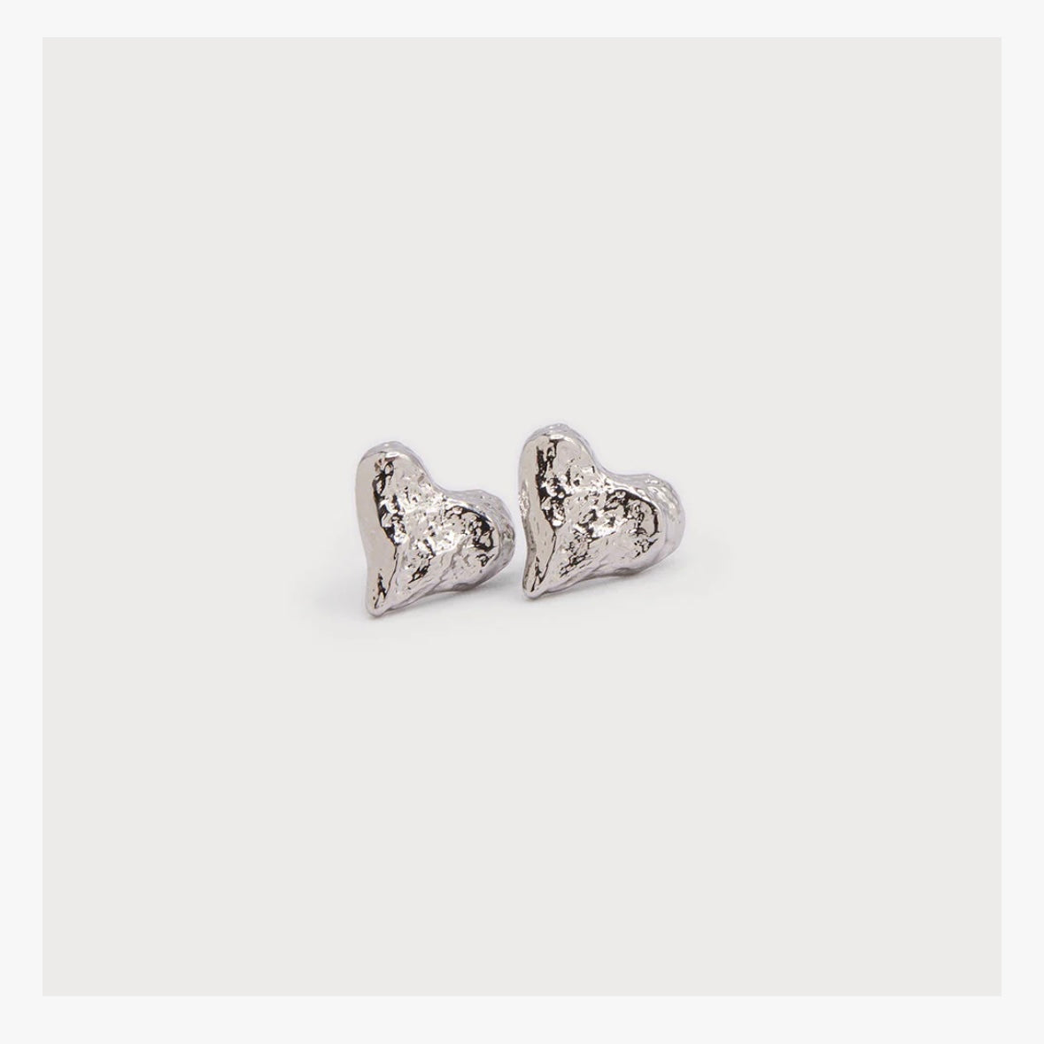 Hammered Heart on Posts 2785-SLV