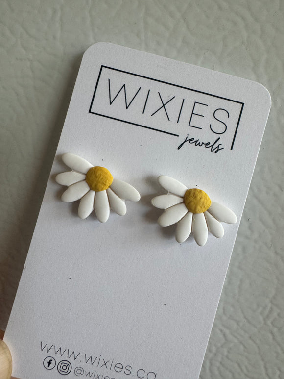 Daisy Flower Studs